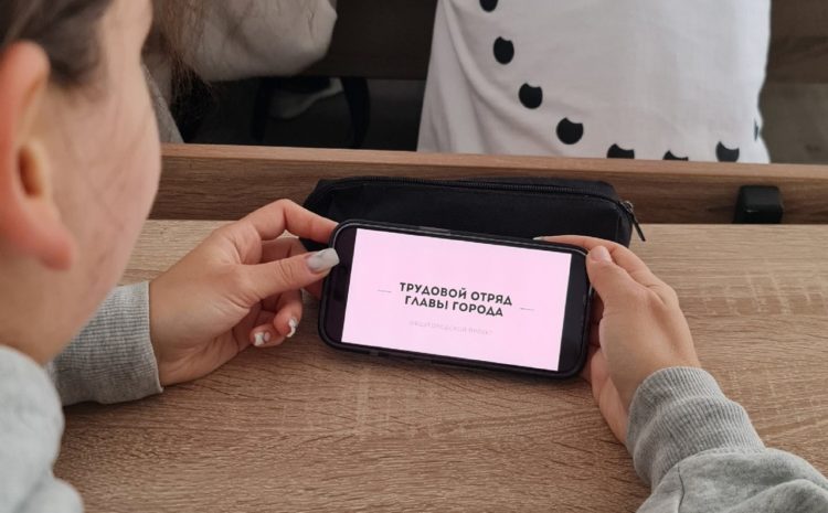  Лето — это время трудовых отрядов.